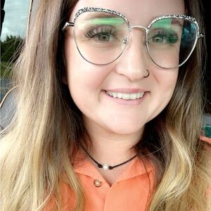 Meet your Posher, Ashley